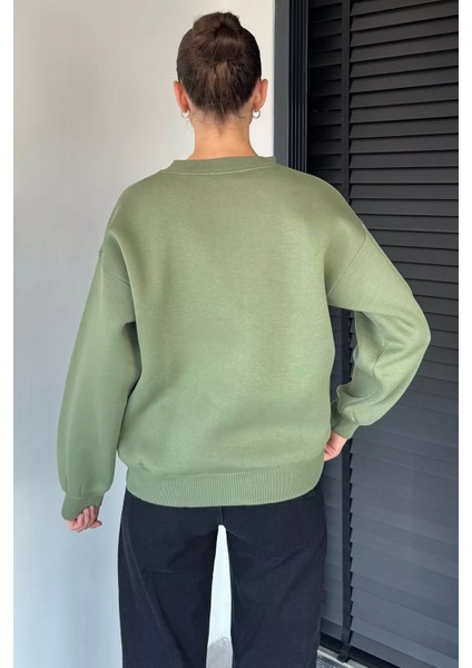 Kadın Bisiklet Yaka Ön Nakışlı Şardonlu Sweatshirt P-00018838 fırsatları