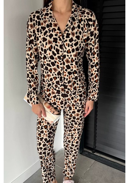 Kadın Ön Düğmeli Leopar Desenli Uzun Kol Pijama Takımı P-00018751 modelleri