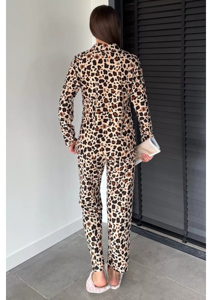 Kadın Ön Düğmeli Leopar Desenli Uzun Kol Pijama Takımı P-00018751 fırsatları