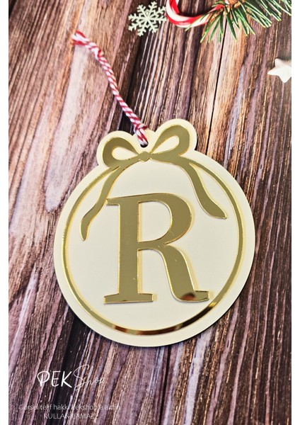 Baş Harfli Yuvarlak Model Fiyonklu Yılbaşı Ağaç Süsü - Gold Baş Harf ve Fiyonk Tasarım Yeni Yıl Süsü