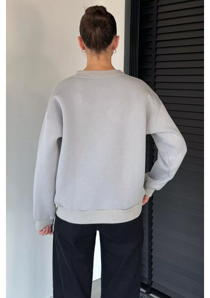 Kadın Bisiklet Yaka Ön Nakışlı Şardonlu Sweatshirt P-00018838 fırsatları