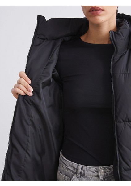 Lcw Vision Siyah Kapüşonlu Kadın Şişme Mont fırsatları