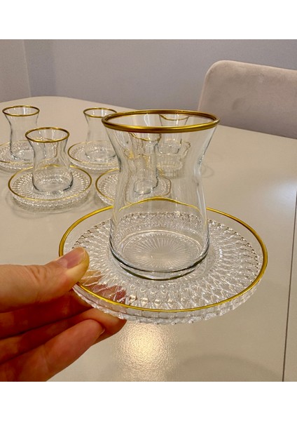 12 Parça Altın Yaldızlı Lüks Çay Seti – Şık Tasarım Cam Çay Bardakları ve Tabağı Seti