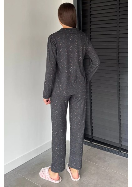 Kadın Ön Düğmeli Uzun Kol Yıldız Baskılı Pijama Takımı P-00018710 fırsatları