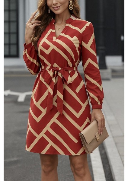 Kadın Uzun Kollu V Yakalı Desenli Belinde Kuşaklı Dalgıç Elbise
