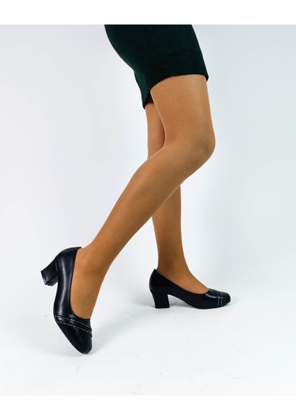 Siyah Renk Fincan Kısa Kalın Topuk Anne Topuklu Ayakkabı