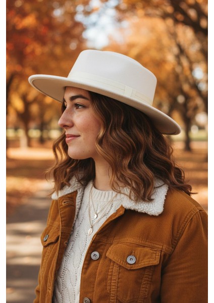 Kadın Yuvarlak Kesimli Fötr Şapka-Beyaz