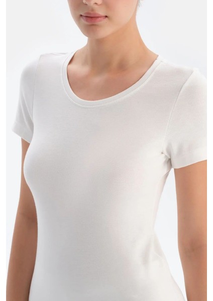 500 Kadın Kısa Kollu O Yaka Termal Üst Içlik-Ekru