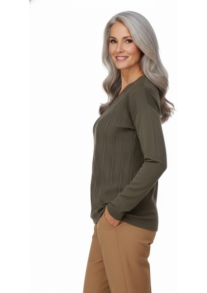 Kadın Kışlık Yünlü Örme Triko Anne Kazak Elmas Desenli Iki Düğmeli V Yakalı Likralı Rahat Kesim Tam Kalıp