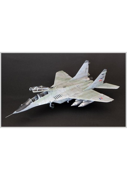 01677 1/72 Ölçek, Mıg-29 Ub (Izdeliye 9.51) Fulcrum Savaş Uçağı Plastik Model Kiti