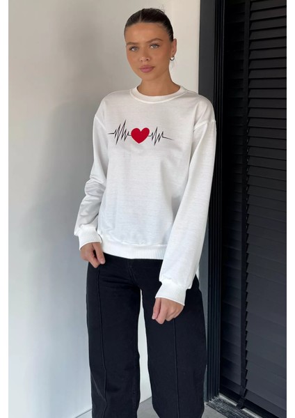 Kadın Bisiklet Yaka Kalp Ritim Baskılı Sweatshirt P-00018831