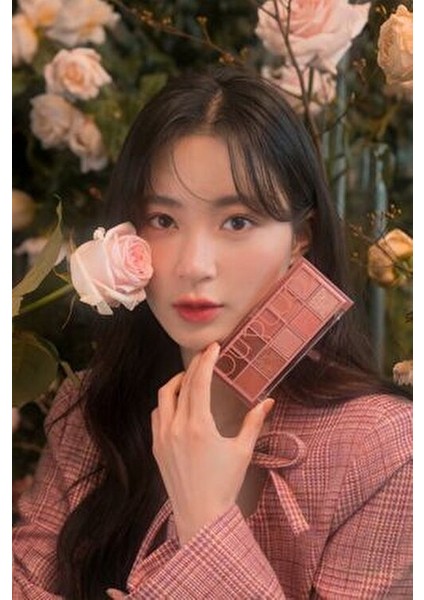 Mat Işıltılı ve Glitter İçeren Yoğun Pigmentli Göz Farı Paleti Rosebud Garden indirimleri