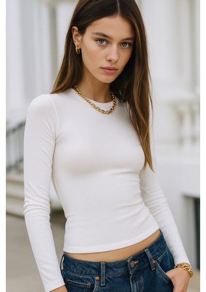 Kadın Ekru Bisiklet Yaka Esnek Kumaşlı Vücuda Oturan Slim Fit Uzun Kollu Crop Body