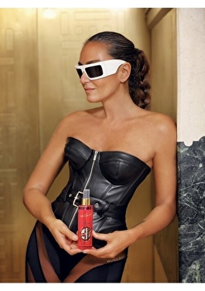 Confessions Vücut Spreyi Ferahlatıcı Etki 200 ml Kadınlar İçin