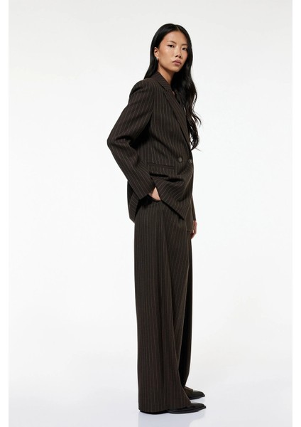 Kadın Koton x Sibil Çetinkaya - Pile Detaylı Cepli Çizgili Düz Geniş Paça Kumaş Pantolon 6WAK40171PW fiyatları