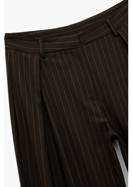 Kadın Koton x Sibil Çetinkaya - Pile Detaylı Cepli Çizgili Düz Geniş Paça Kumaş Pantolon 6WAK40171PW modelleri