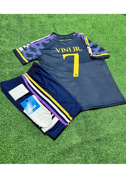 R.e.a.l M.a.d.r.i.d 2023/24 Sezon Vini Jr Deplasman Çocuk Forması 4'lü Set modelleri