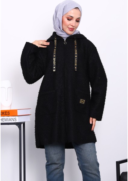 Siyah Kapşonlu Cepli Buklet Kaban