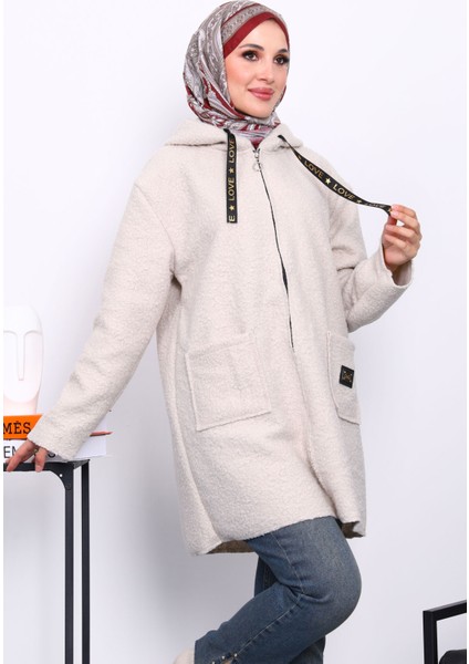 Taş Kapşonlu Cepli Buklet Kaban