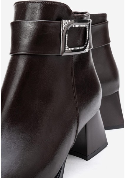 Sade Kare Tokalı Küt Burunlu Topuklu Bot Kahve Cilt modelleri