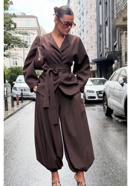 Kadın Kemer Detaylı Blazer Ceket Şalvar Pantolon Şık Takım