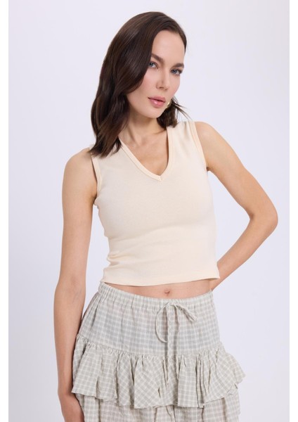 Kadın Slim Fit Dar Kesim V Yaka Sıfır Kol Pamuklu Ribanalı Bej Bluz