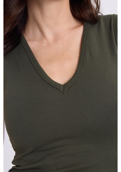 Kadın Slim Fit Dar Kesim V Yaka Sıfır Kol Pamuklu Ribanalı Haki Bluz modelleri