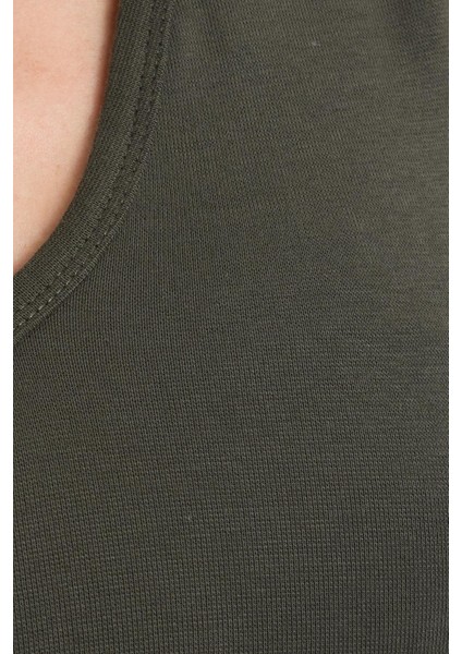 Kadın Slim Fit Dar Kesim V Yaka Sıfır Kol Pamuklu Ribanalı Haki Bluz