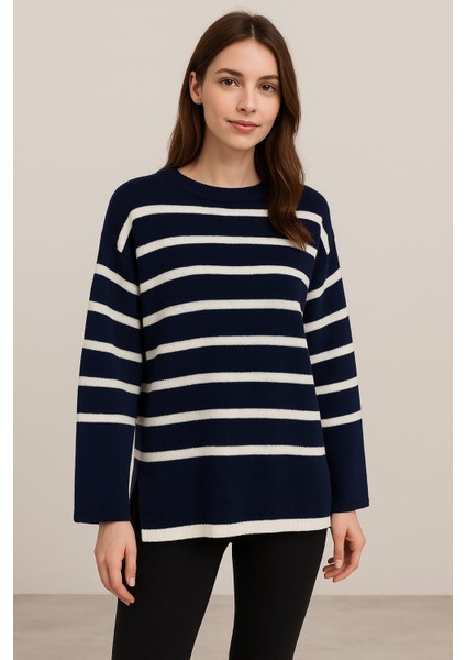 Lacivert Yırtmaç Detaylı Kadın Kazak