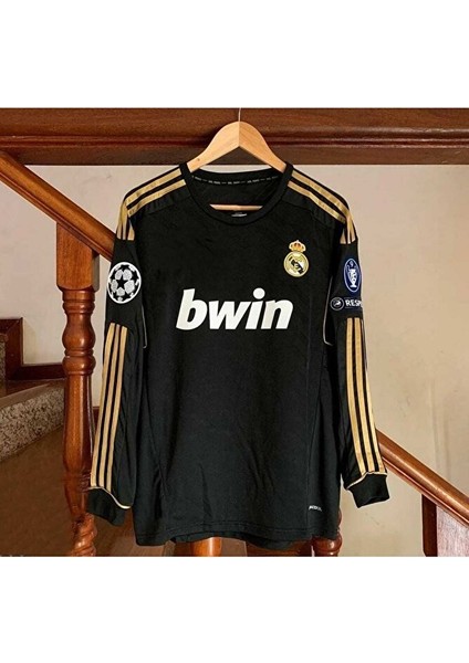 R.madridd 2011/12 Sezonu Mesut Özil Deplasman Nostalji Forması fırsatları