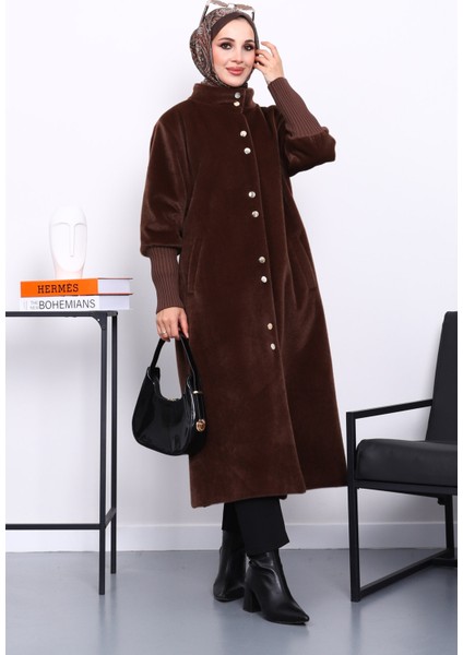 Kahverengi Düğmeli Angora Kaban