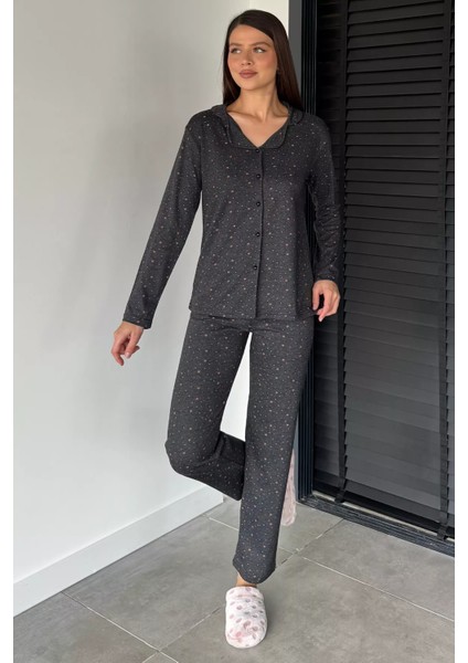 Kadın Ön Düğmeli Uzun Kol Yıldız Baskılı Pijama Takımı P-00018710
