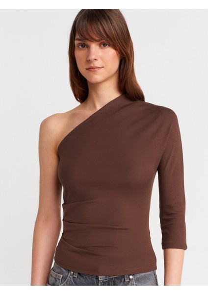 Pile Detaylı Tek Kol Bluz