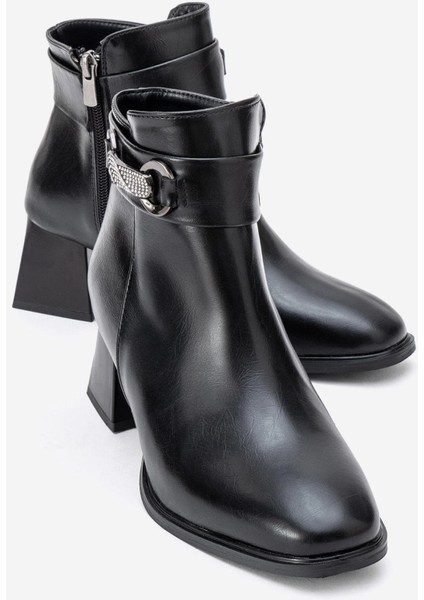 Taşlı Tokalı Küt Burunlu Topuklu Bot SİYAH CİLT