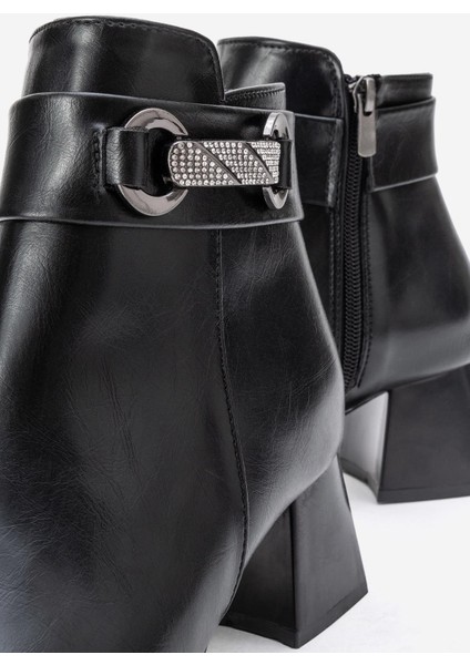 Taşlı Tokalı Küt Burunlu Topuklu Bot SİYAH CİLT modelleri