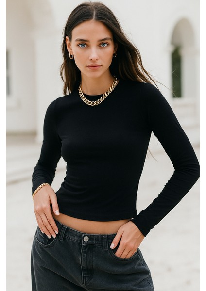 Kadın Siyah Bisiklet Yaka Esnek Kumaşlı Vücuda Oturan Slim Fit Uzun Kollu Crop Body modelleri