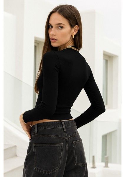 Kadın Siyah Bisiklet Yaka Esnek Kumaşlı Vücuda Oturan Slim Fit Uzun Kollu Crop Body