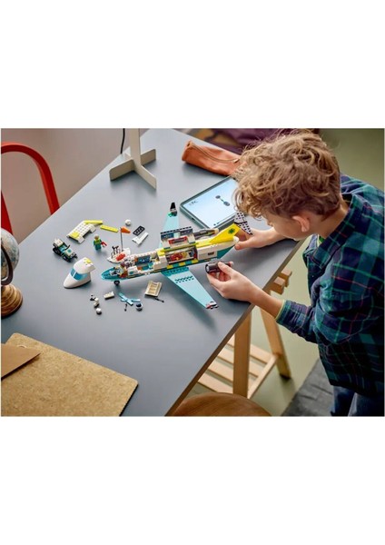 60465 LEGO City Helikopter Ambulans Uçağı 403 Parça +6 Yaş Kız Erkek Çocuk Oyuncak Eğitici Oyuncakla