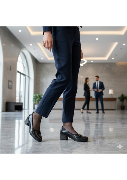 Siyah Kalın Topuklu Hakiki Deri Kadın Ayakkabı fırsatları