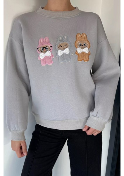 Kadın Bisiklet Yaka Ön Nakışlı Şardonlu Sweatshirt P-00018838