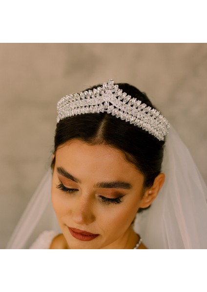 Kristal Taşlı Şık ve Zarif Gelin Tacı