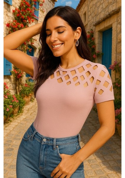 Kadın Kısa Kollu Baklava Desen Lazer Kesim Ithal Krep Bluz