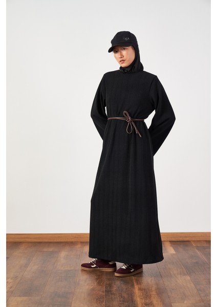 Dokulu Rahat Kesim Triko Elbise Siyah fiyatları