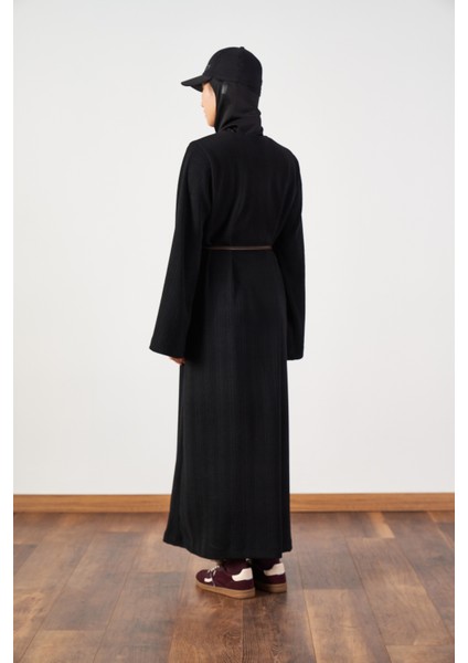 Dokulu Rahat Kesim Triko Elbise Siyah fırsatları