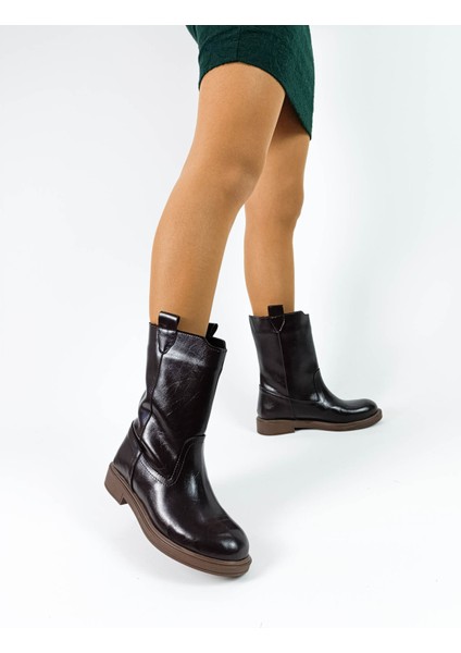 Kahve Renk Fermuarsız Kalın Düz Taban Çekme Kadın Bot