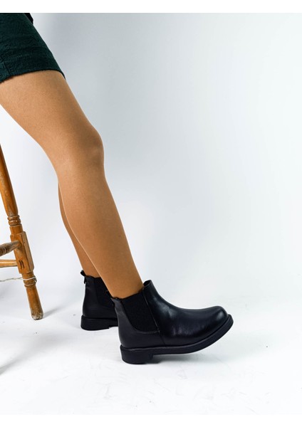Siyah Renk Cilt Kauçuk Taban Lastikli Kadın Bot fırsatları
