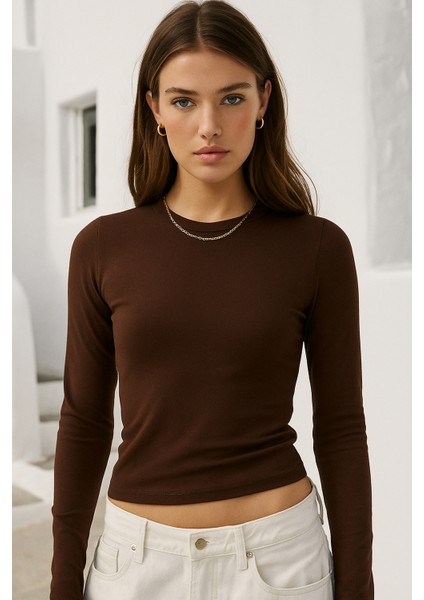 Kadın Kahverengi Bisiklet Yaka Esnek Kumaşlı Vücuda Oturan Slim Fit Uzun Kollu Crop Body modelleri