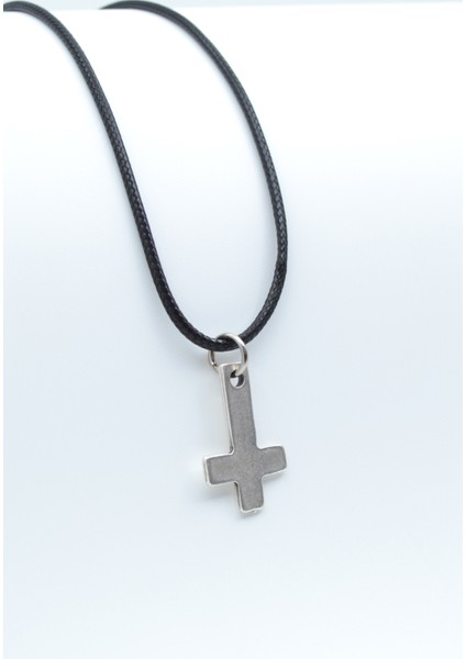 Minimal Ters Haç Gümüş Kaplama Deri İp Kolye