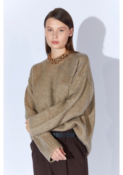 Bisiklet Yaka Oversize Kadın Kazak (Vizon) fiyatları