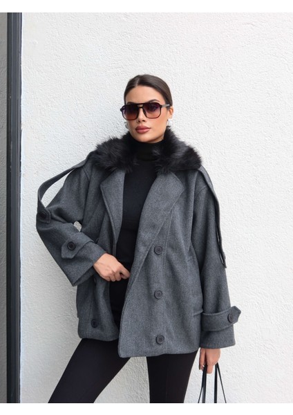 Kürk Yaka Düğmeli Kaşe Ceket